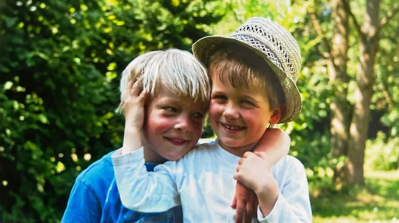 Bent und Joe als Kinder im Jahr 2008 – Gründerbild zur Geschichte von HEIDE-TALLOW
